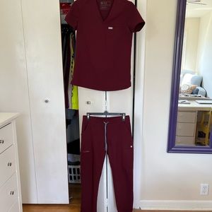 FIGS set XS Yola Skinny Scrub Pants & Catarina One-Pocket Top Burgundy EUC